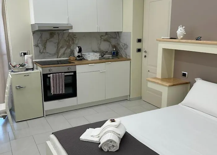 Perla Marina 住宿加早餐酒店 尼科泰拉