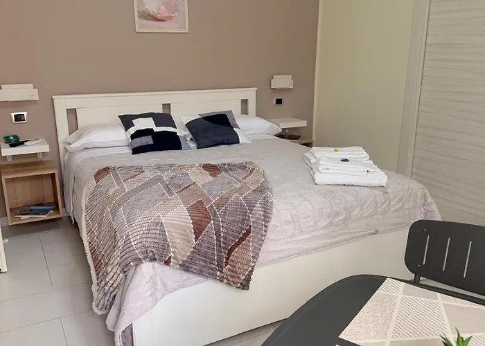 住宿加早餐酒店 Perla Marina 尼科泰拉